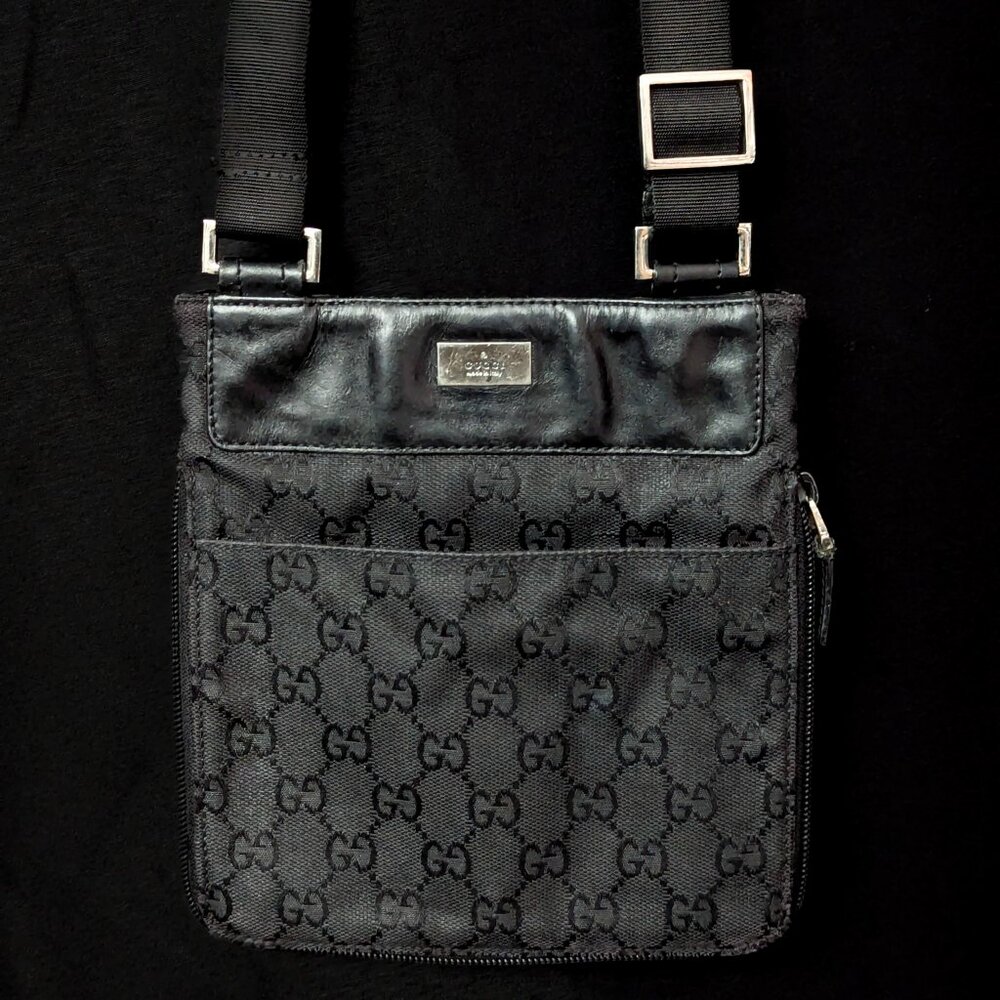 GUCCI Black on Black GG Canvas Crossbody Expandable - Unisex